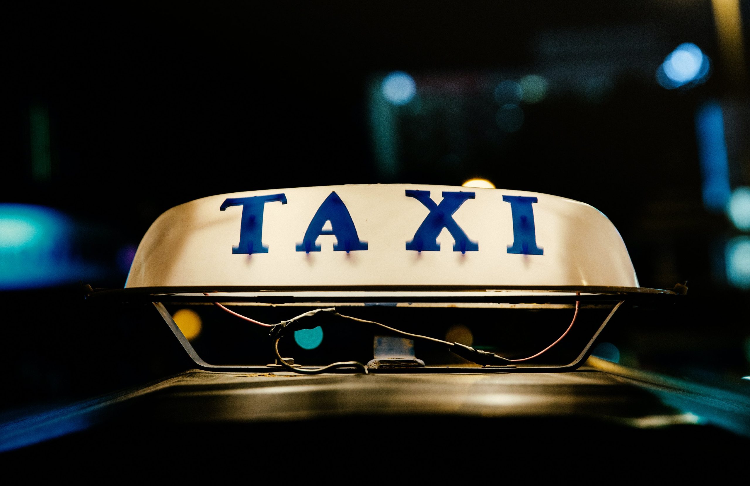 Les Avantages Méconnus des Taxis Vans à Paris : Confort et Espace Garantis